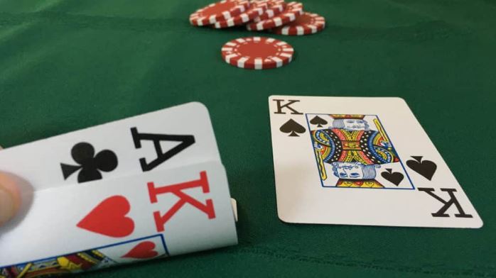 Playing Poker Online Games